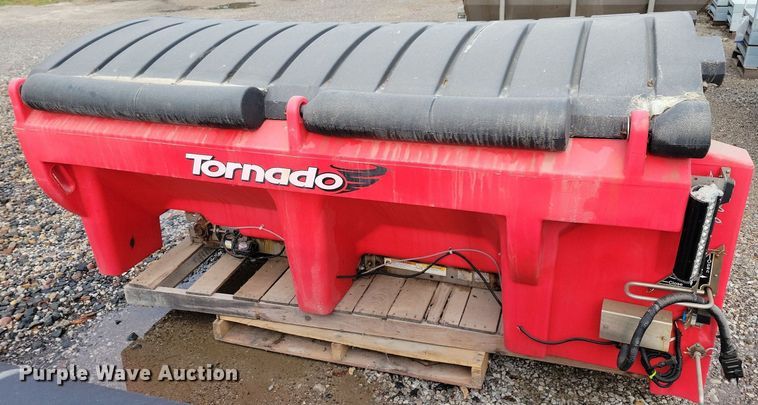 image for item IQ9950 2019 Western Tornado  spreader