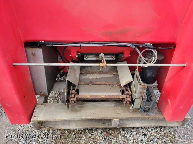 image for item IQ9950 2019 Western Tornado  spreader