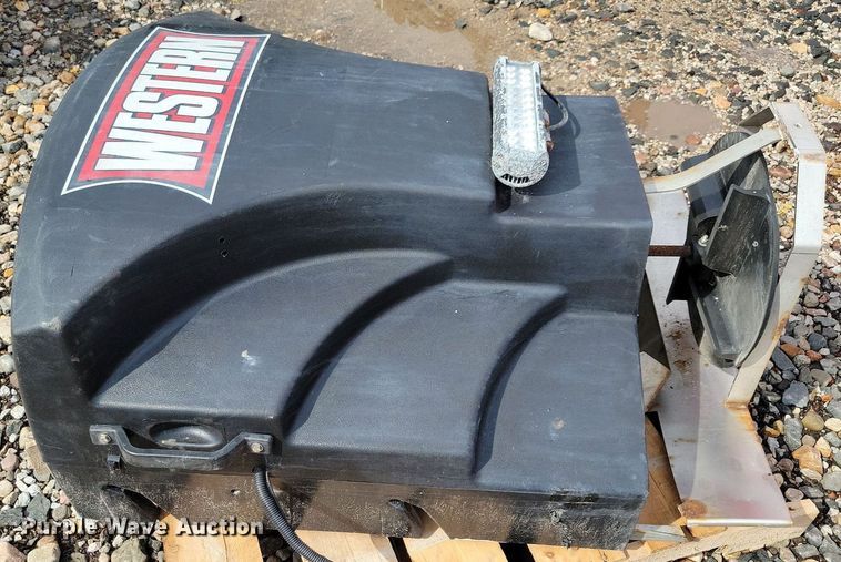 image for item IQ9950 2019 Western Tornado  spreader