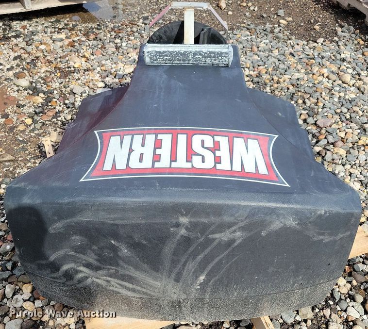 image for item IQ9950 2019 Western Tornado  spreader