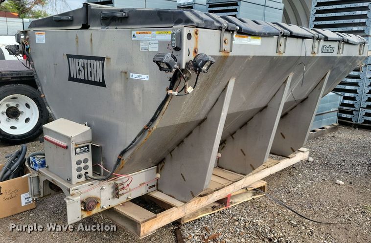 image for item IQ9951 2021 Western Striker  spreader