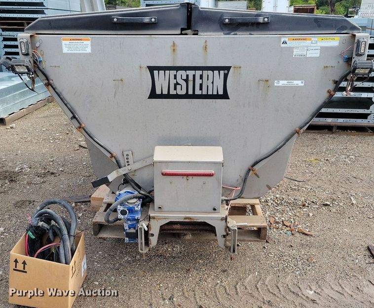 image for item IQ9951 2021 Western Striker  spreader