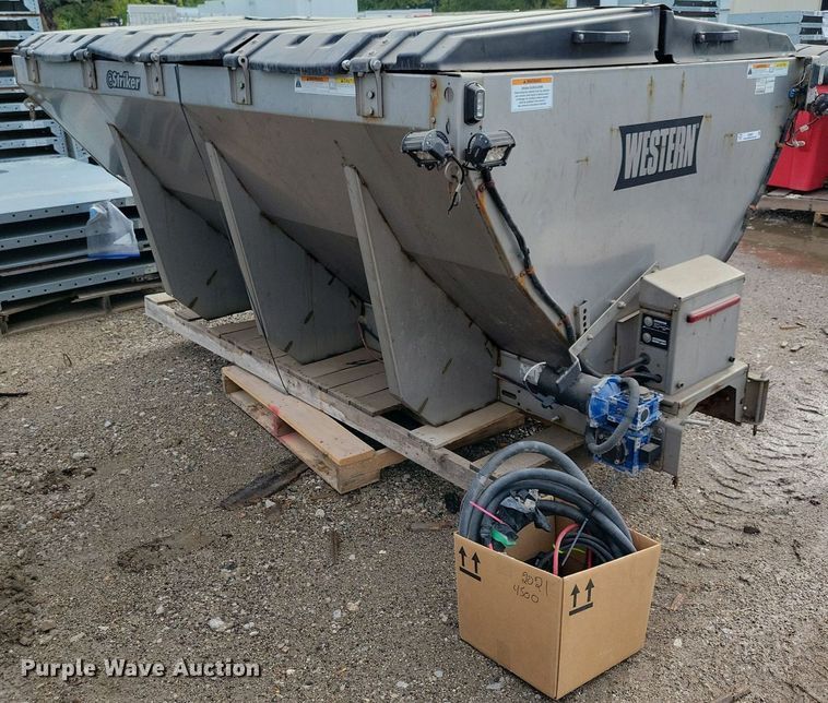 image for item IQ9951 2021 Western Striker  spreader