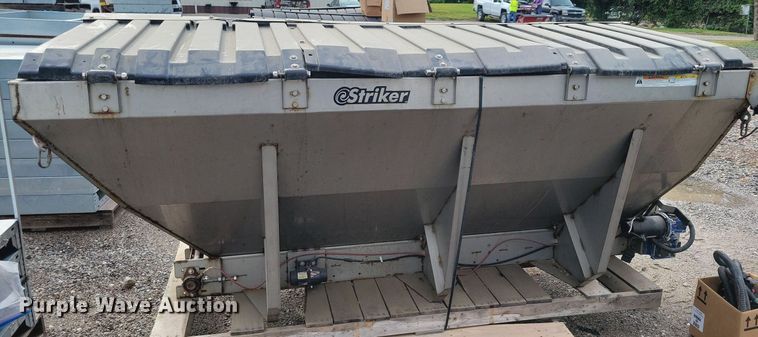 image for item IQ9951 2021 Western Striker  spreader