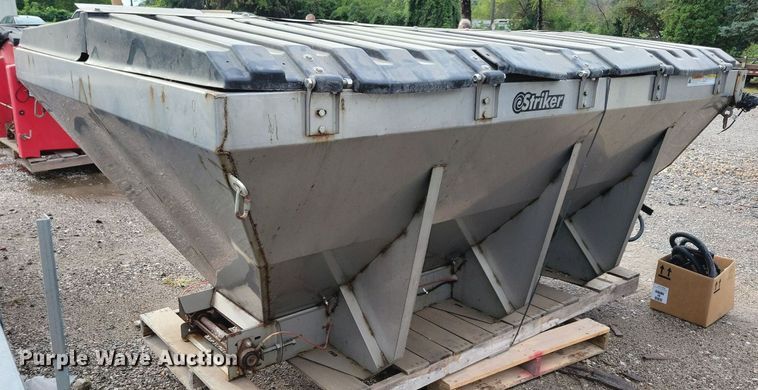 image for item IQ9951 2021 Western Striker  spreader