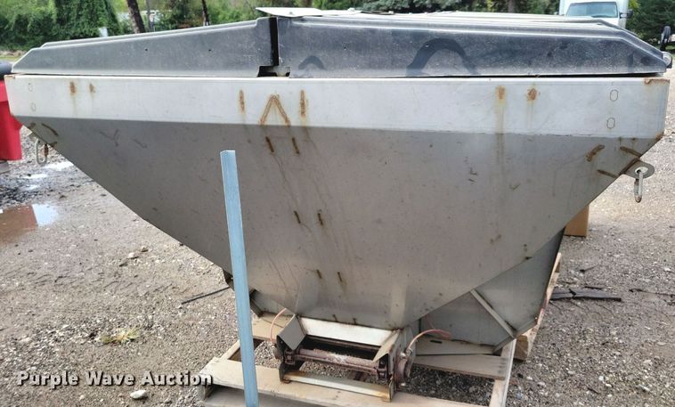 image for item IQ9951 2021 Western Striker  spreader