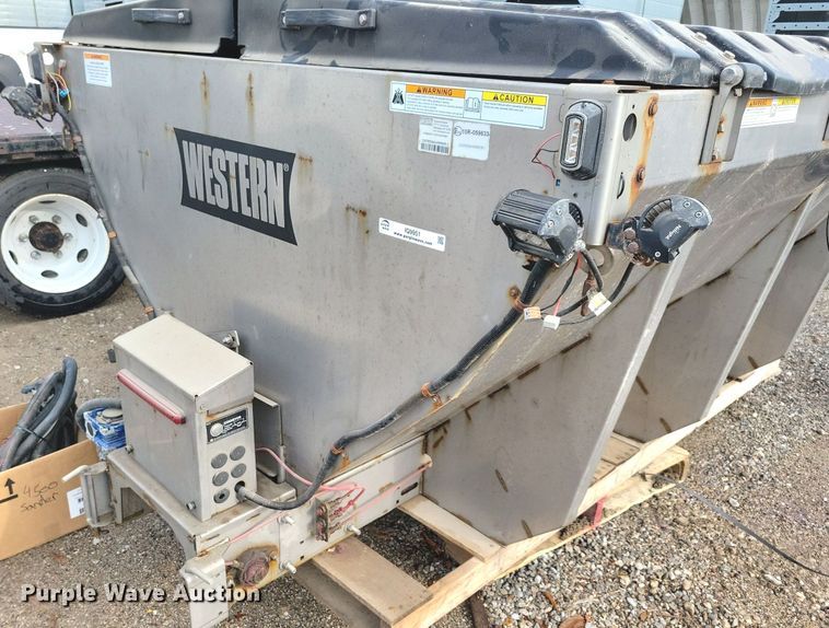 image for item IQ9951 2021 Western Striker  spreader