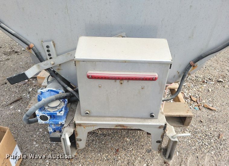 image for item IQ9951 2021 Western Striker  spreader