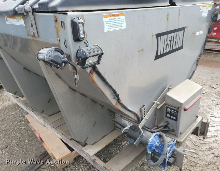 image for item IQ9951 2021 Western Striker  spreader