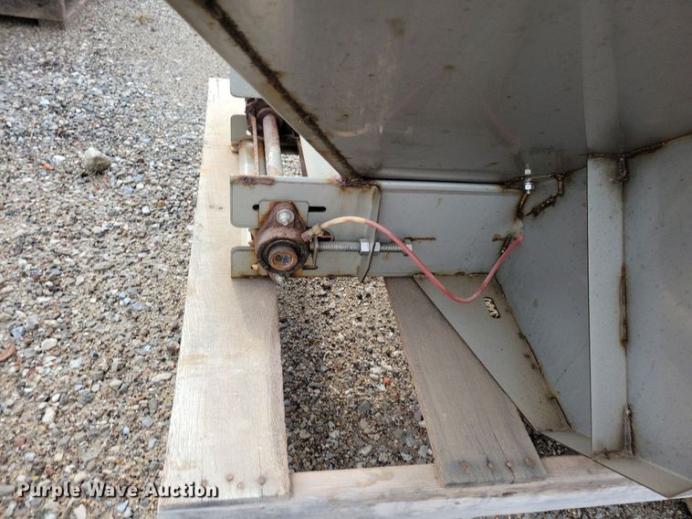 image for item IQ9951 2021 Western Striker  spreader