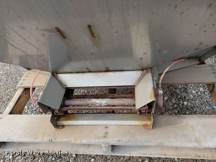 image for item IQ9951 2021 Western Striker  spreader