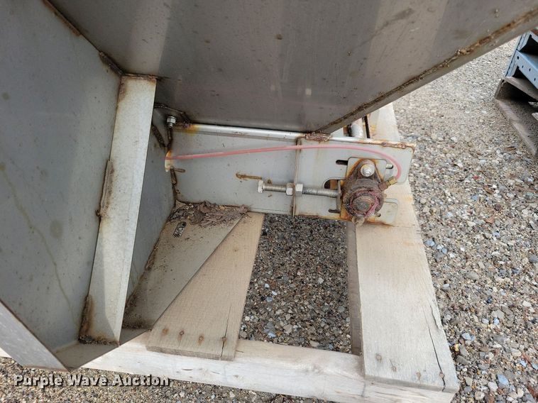 image for item IQ9951 2021 Western Striker  spreader