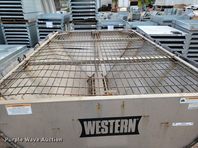 image for item IQ9951 2021 Western Striker  spreader