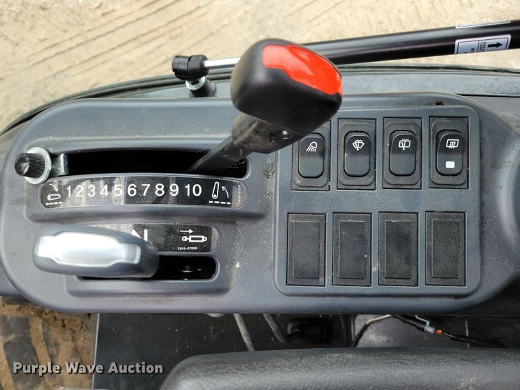 image for item IQ9954 Kioti CX2510  MFWD tractor