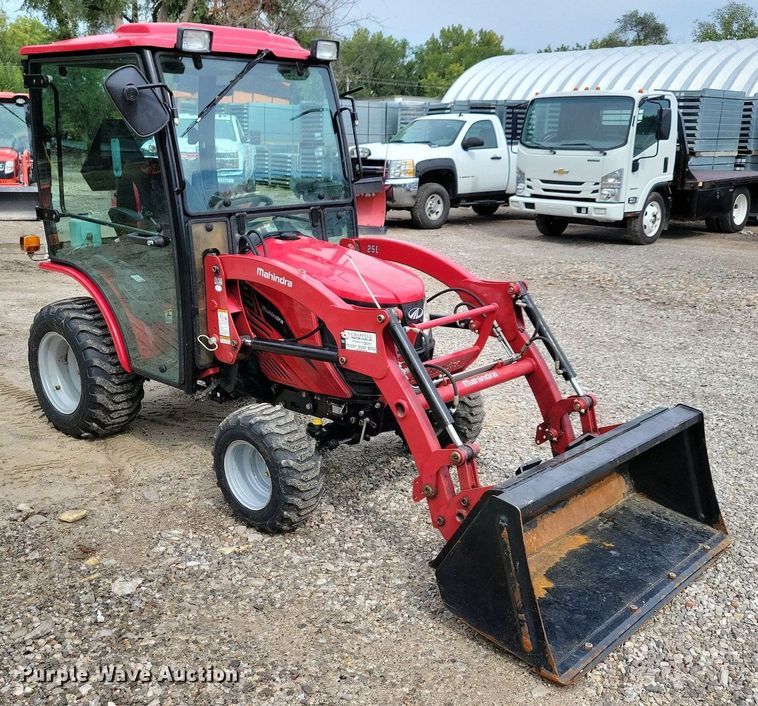 image for item IQ9956 2018 Mahindra eMax25 HST  MFWD tractor