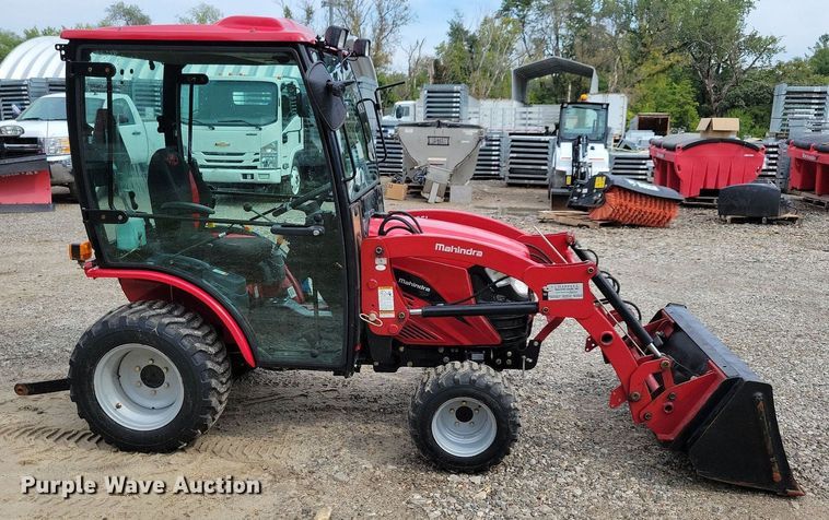 image for item IQ9956 2018 Mahindra eMax25 HST  MFWD tractor