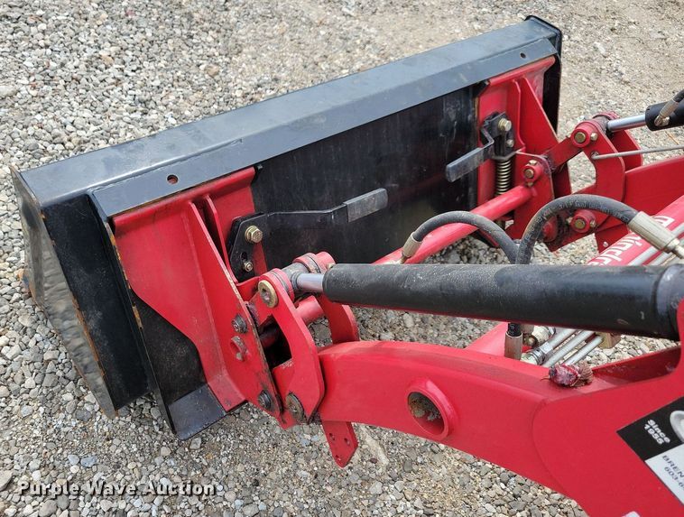 image for item IQ9956 2018 Mahindra eMax25 HST  MFWD tractor