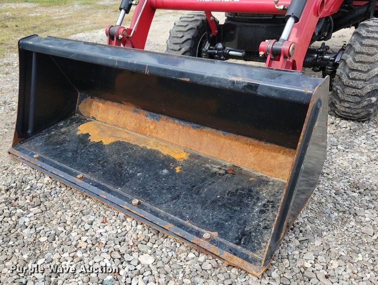 image for item IQ9956 2018 Mahindra eMax25 HST  MFWD tractor