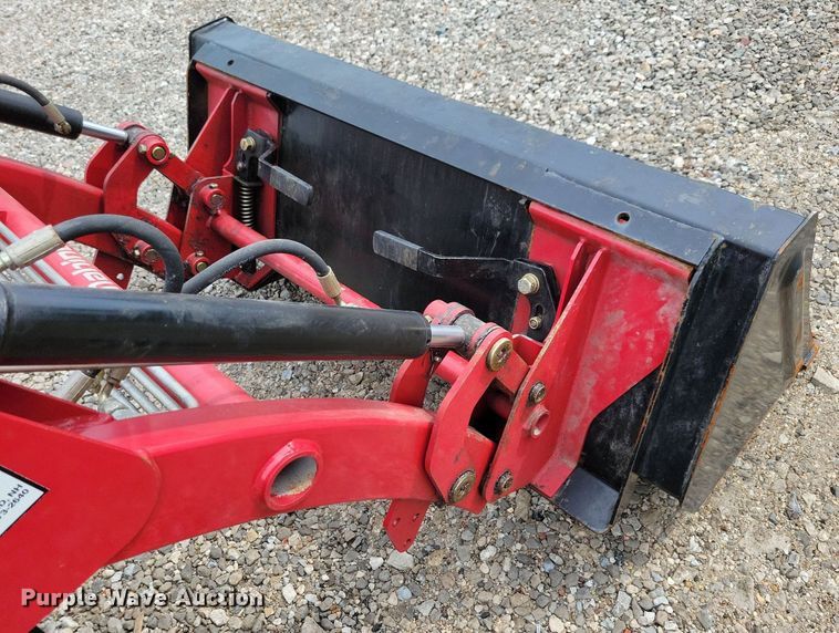 image for item IQ9956 2018 Mahindra eMax25 HST  MFWD tractor