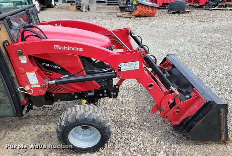 image for item IQ9956 2018 Mahindra eMax25 HST  MFWD tractor
