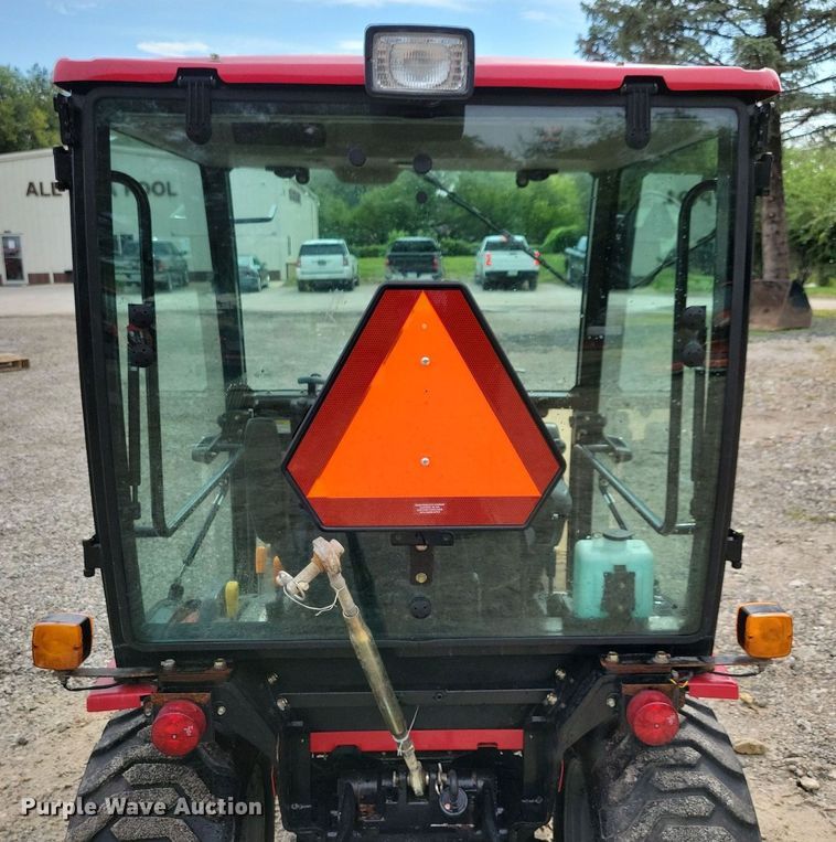 image for item IQ9956 2018 Mahindra eMax25 HST  MFWD tractor