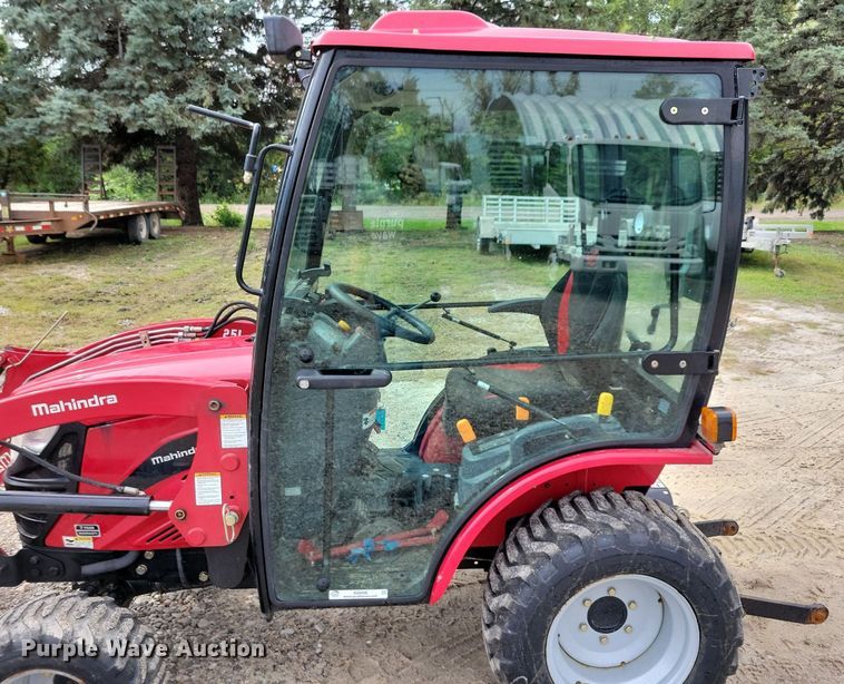 image for item IQ9956 2018 Mahindra eMax25 HST  MFWD tractor