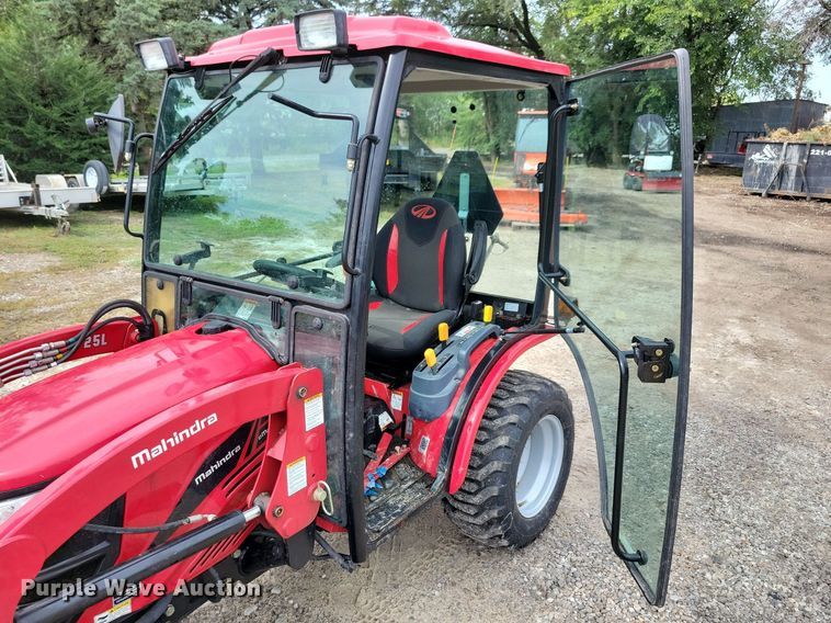 image for item IQ9956 2018 Mahindra eMax25 HST  MFWD tractor