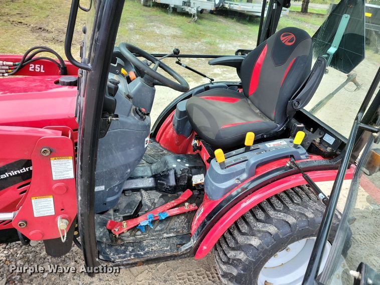 image for item IQ9956 2018 Mahindra eMax25 HST  MFWD tractor