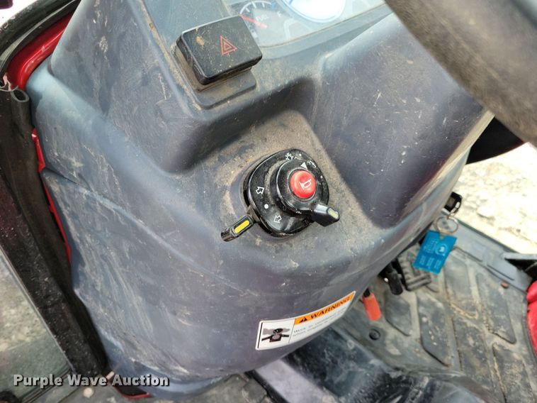 image for item IQ9956 2018 Mahindra eMax25 HST  MFWD tractor