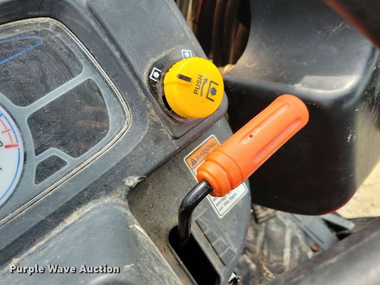 image for item IQ9956 2018 Mahindra eMax25 HST  MFWD tractor