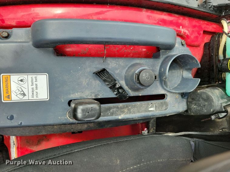 image for item IQ9956 2018 Mahindra eMax25 HST  MFWD tractor