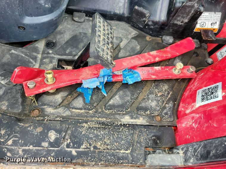 image for item IQ9956 2018 Mahindra eMax25 HST  MFWD tractor