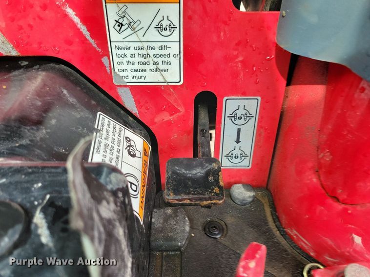 image for item IQ9956 2018 Mahindra eMax25 HST  MFWD tractor