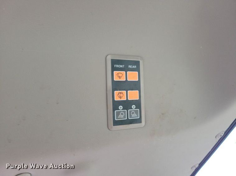 image for item IQ9956 2018 Mahindra eMax25 HST  MFWD tractor