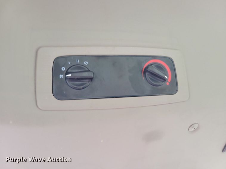 image for item IQ9956 2018 Mahindra eMax25 HST  MFWD tractor