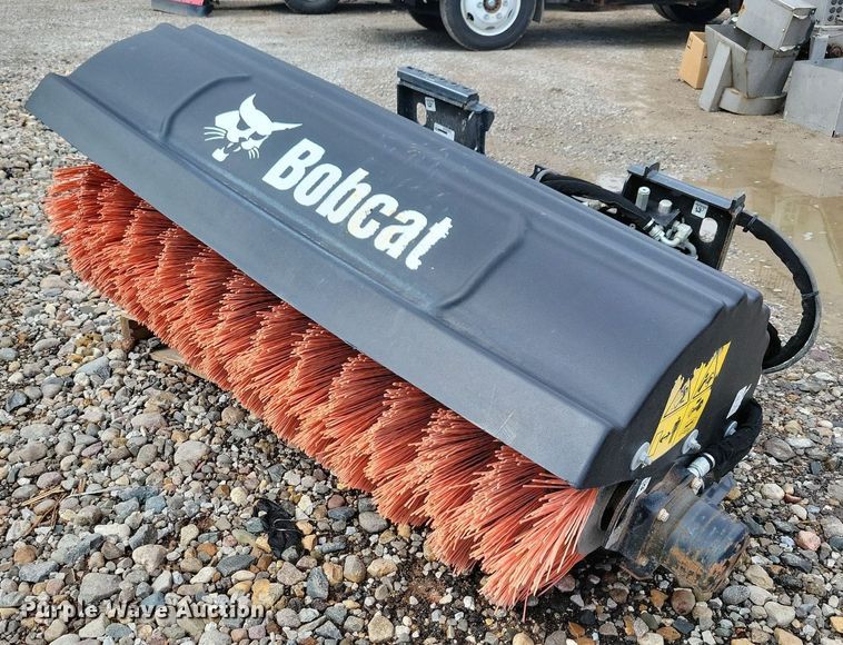 image for item IQ9957 2021 Bobcat L28  compact wheel loader