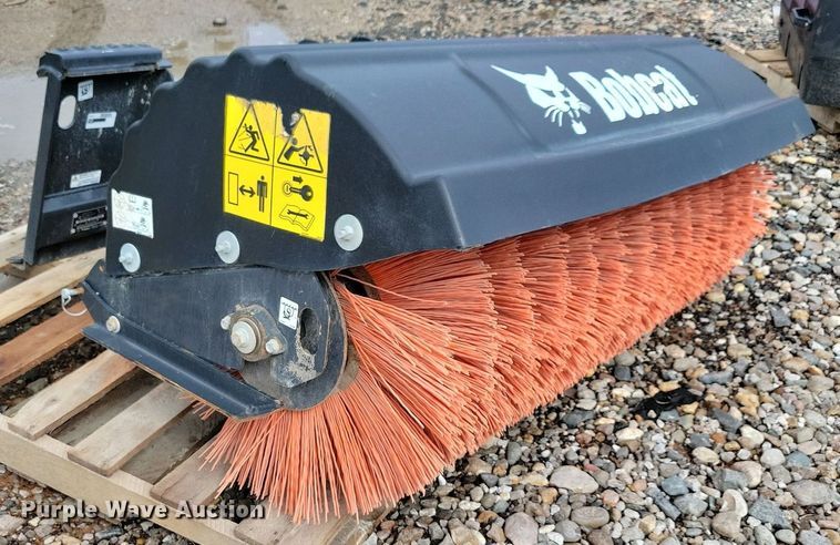 image for item IQ9957 2021 Bobcat L28  compact wheel loader