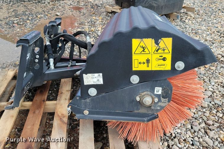 image for item IQ9957 2021 Bobcat L28  compact wheel loader