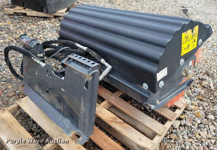 image for item IQ9957 2021 Bobcat L28  compact wheel loader