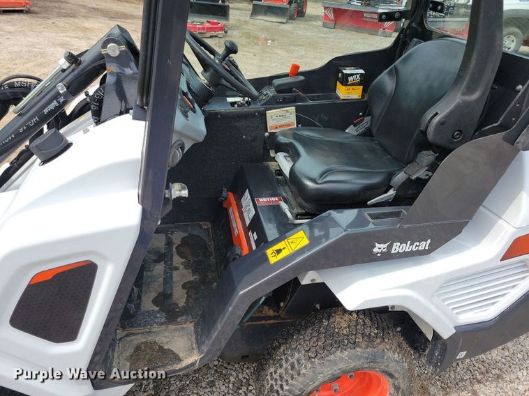 image for item IQ9957 2021 Bobcat L28  compact wheel loader