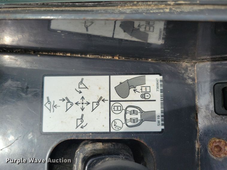 image for item IQ9957 2021 Bobcat L28  compact wheel loader