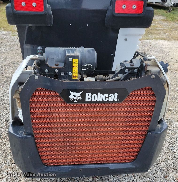 image for item IQ9957 2021 Bobcat L28  compact wheel loader