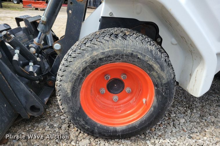 image for item IQ9957 2021 Bobcat L28  compact wheel loader