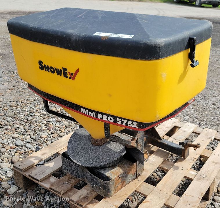 image for item IQ9958 SnowEx Mini Pro 575X  spreader