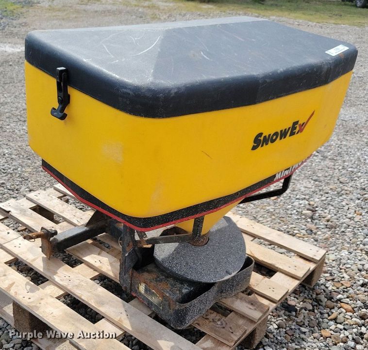 image for item IQ9958 SnowEx Mini Pro 575X  spreader