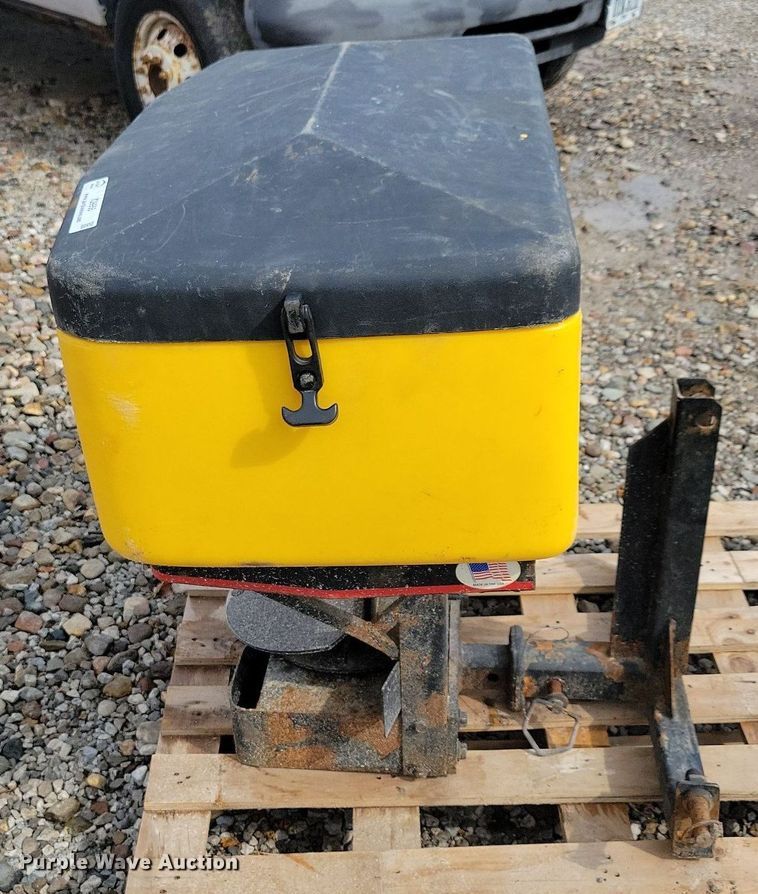 image for item IQ9958 SnowEx Mini Pro 575X  spreader