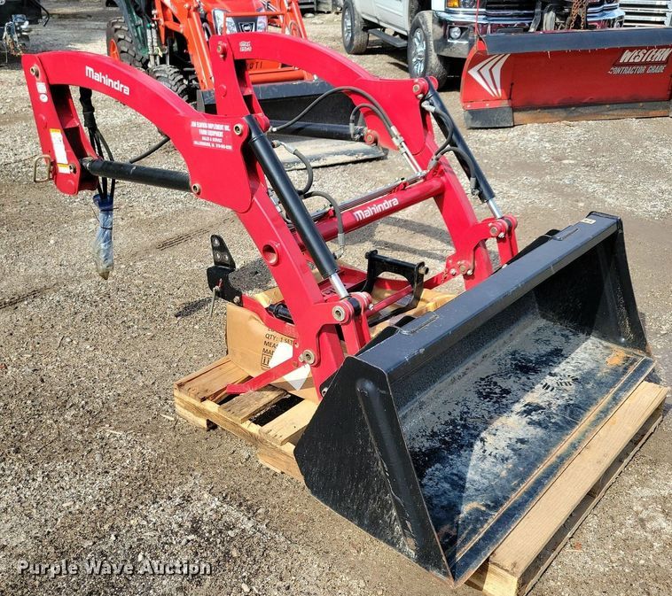 image for item IQ9959 Mahindra eMax25S HST  MFWD tractor