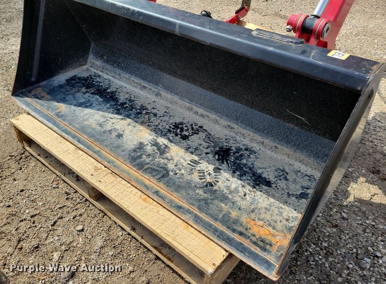 image for item IQ9959 Mahindra eMax25S HST  MFWD tractor