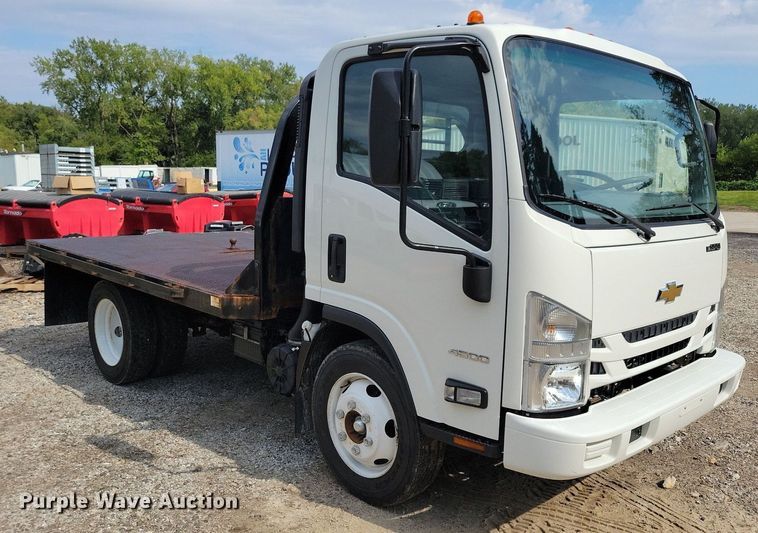 image for item IQ9960 2021 Chevrolet 4500  flatbed truck