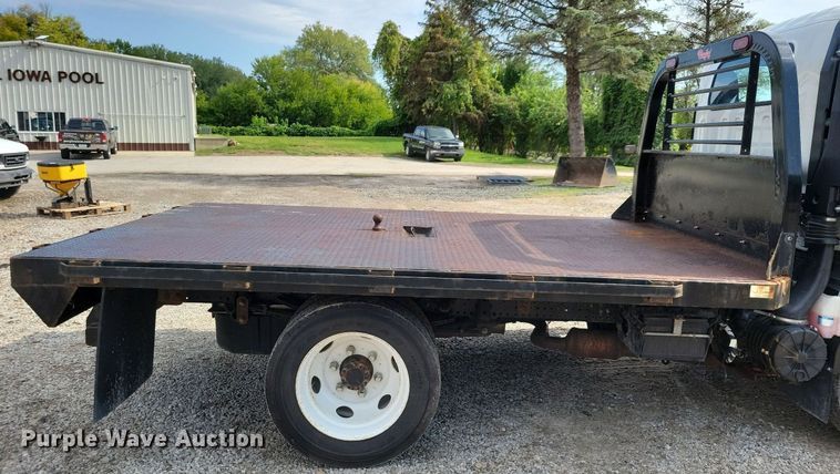 image for item IQ9960 2021 Chevrolet 4500  flatbed truck